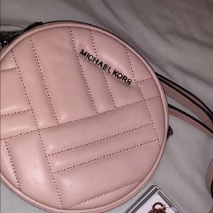 ‼️SOLD‼️🆕 Michael KORS Crossbody 🌸